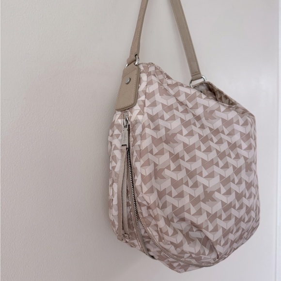 Kipling Sadie Beige Printed Hobo Expandable Handbag - Picture 11 of 12